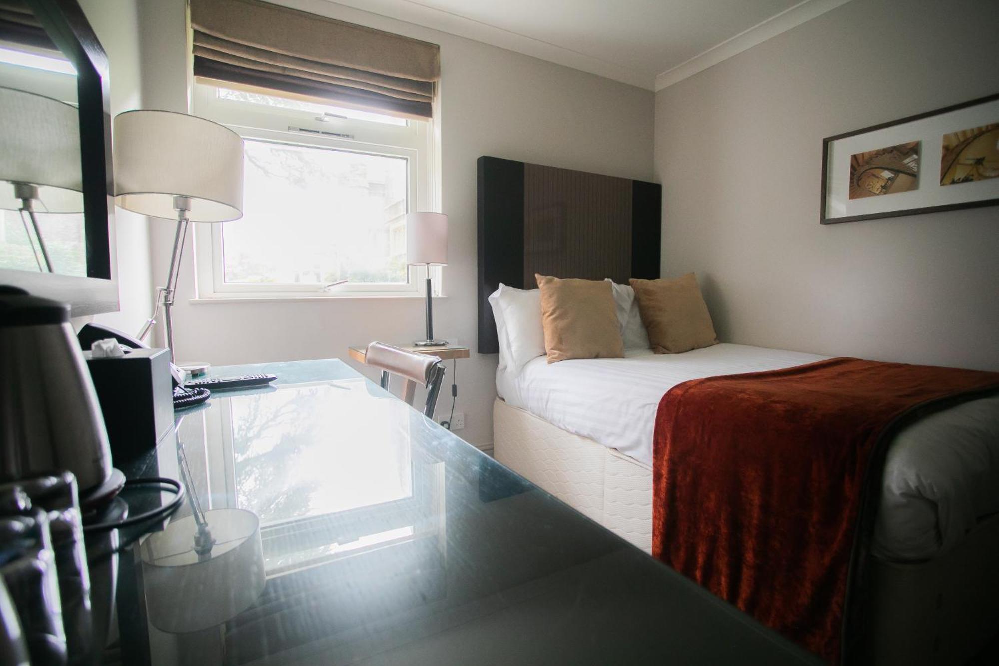 Hartsfield Manor Hotel Dorking Room photo